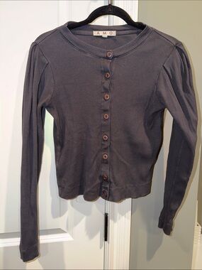 AMO Charcoal Gray Ribbed Button-Front Puff Shoulder Top